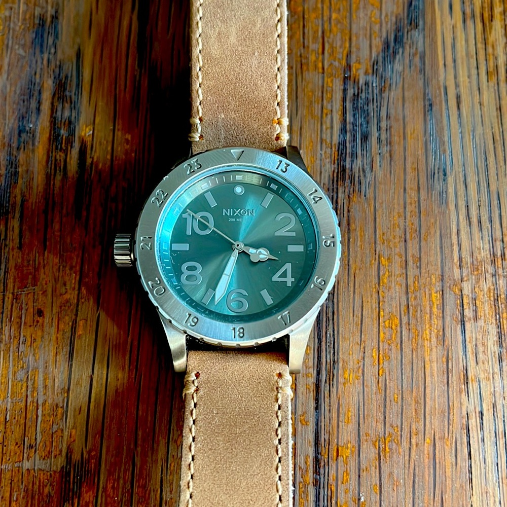 Nixon “Refined” The 38-20 watch. Left handed. Needs battery.